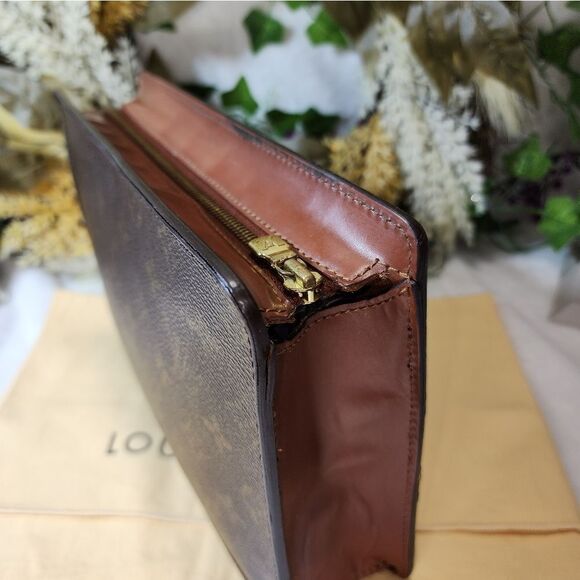 Authentic Louis Vuitton Monogram Toiletry Pouch with Dust Bag - Picture 9 of 17